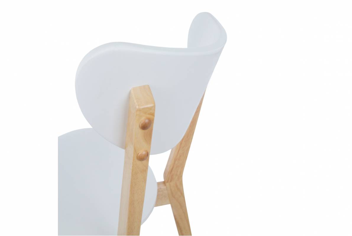 silla de madera nordica de diseño
